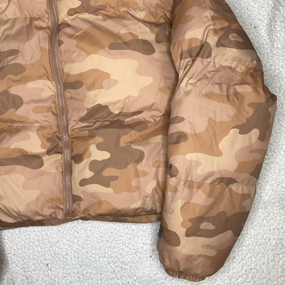 Fabletics Women’s Camouflage Cropped Puffer Jacket : Size Large - Picture 6 of 9